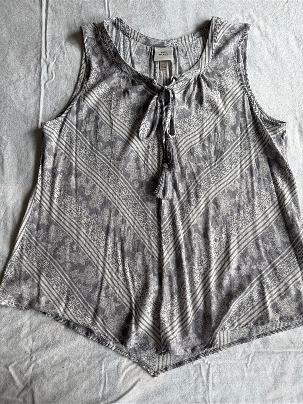 Knox Rose Gray Patterned Tie-Front Tank with Tassels